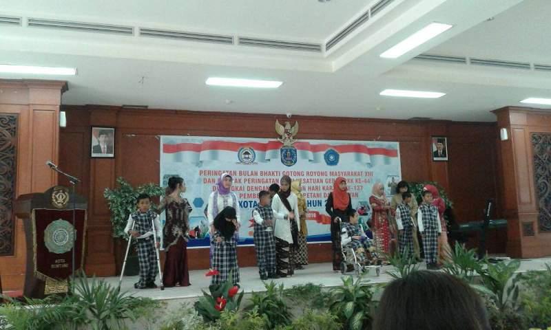 SUGUHKAN PERTUNJUKAN, ANAK DIDIK SLB BONTANG BUAT TAMU UNDANGAN DI ACARA INI MENANGIS