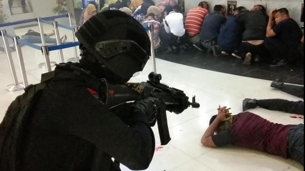 Mencekam! 3 Perampok Bersenjata Tewas Tertembak di BRI Watampone