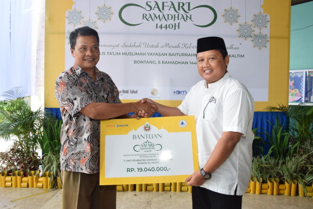 Majelis Taklim Baiturrahman Serahkan Bantuan Senilai Rp 128 Juta ke TPA AR Rahman