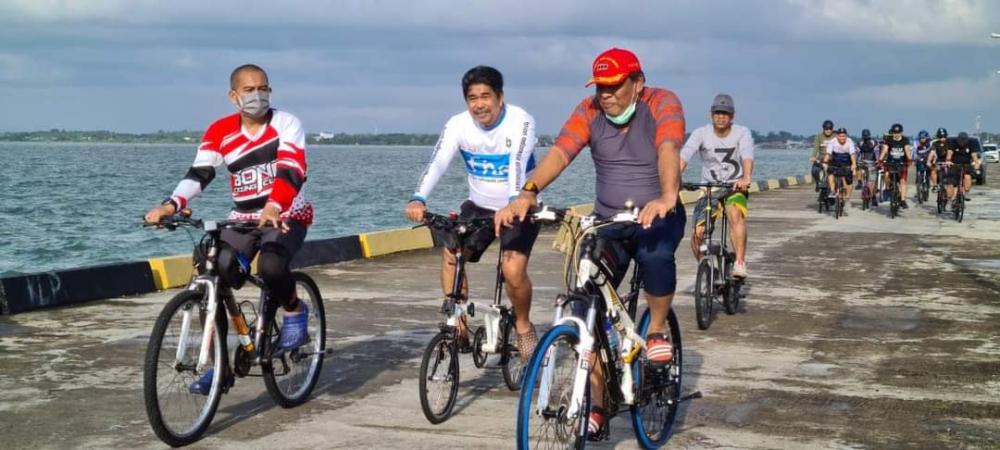 Berolahraga, Cara Bupati Bone Isi Waktu Luang Demi Jaga Kebugaran