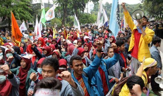 Uniska Dikabarkan Ancam Cabut Beasiswa Mahasiswa yang Ikut Demo
