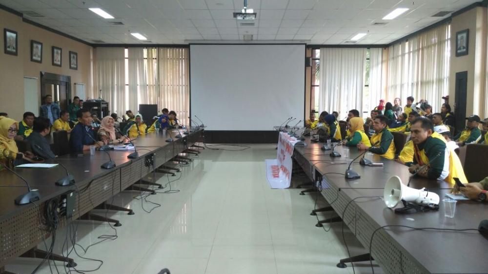 Tagih Janji Pembayaran Bonus PON, Ratusan Atlet Kaltim Serbu Kantor Dewan