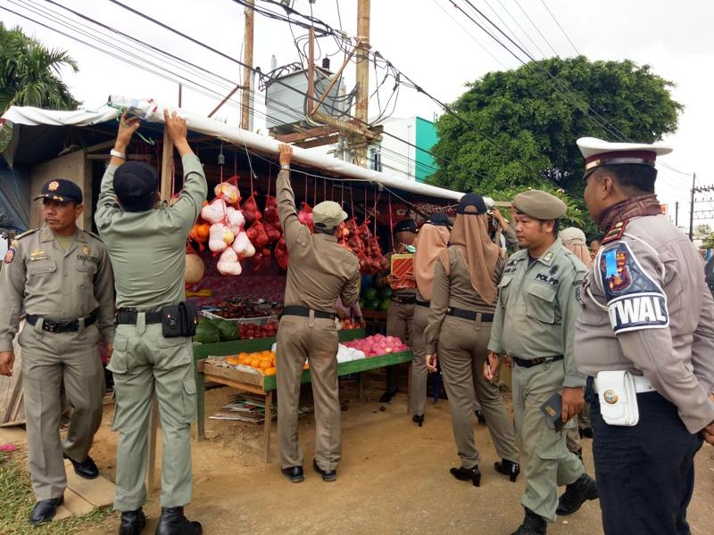 PKL di Sepanjang  Jalan Yos Sudarso Ditertibkan