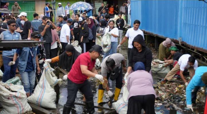 Pesisir Penuh Sampah, Wakil Wali Kota Bontang Turun Tangan