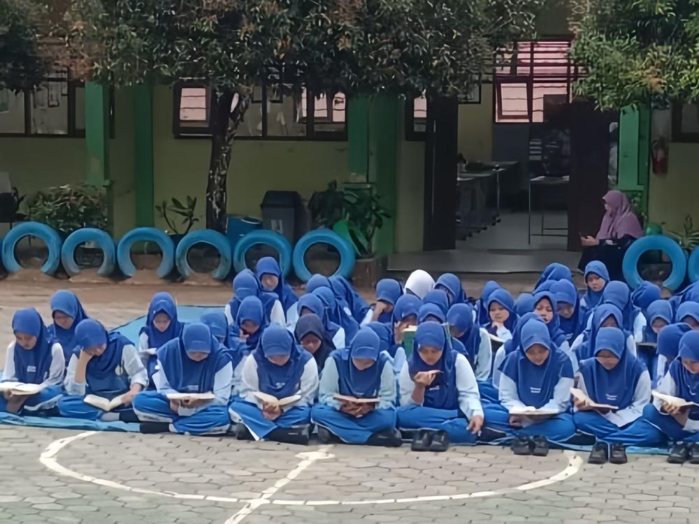 SMPN 5 Bontang Rutin Lakukan Kegiatan Keagamaan Tiap Jumat