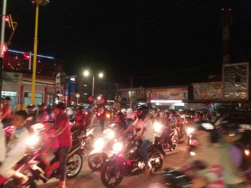 PETUGAS ALAMI SEDIKIT KENDALA DALAM MENGATUR LALU LINTAS