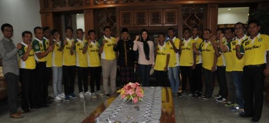 RITA LEPAS PEMAIN U14 KE SIDOARJO