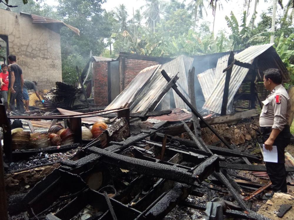 Rumah Petani Diamuk Api, 40 Karung Gabah Hangus Terbakar