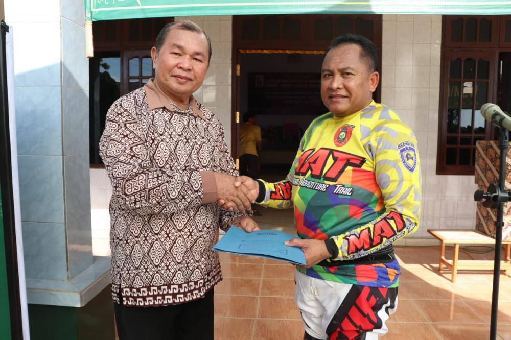 Pangdam VI/Mlw Beri Tali Asih ke Gereja GPDI Eben Haezer PPU