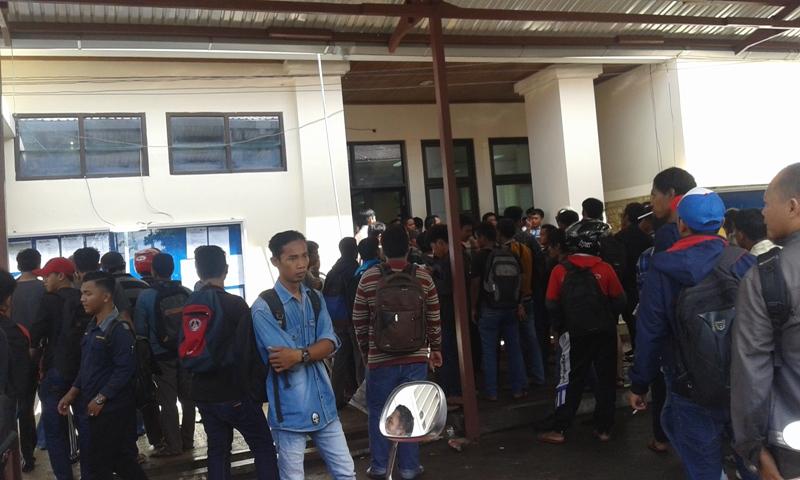 DISOSNAKER BONTANG DISERBU RATUSAN PENCARI KERJA