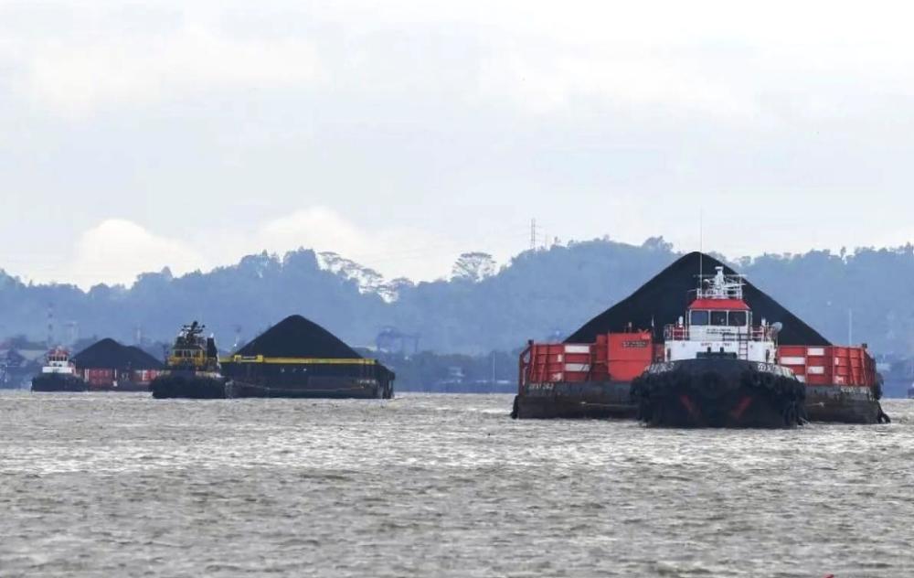 Gunungan Batu Bara Tak Bertuan di Mahakam, Ujian Sentralisasi Pengawasan
