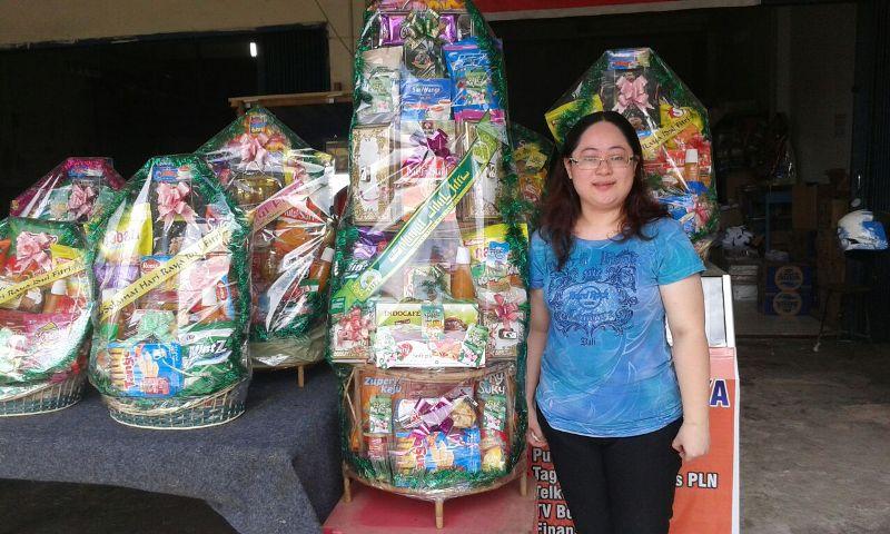 OMZET MENINGKAT, PEDAGANG PARCEL SULIT CARI BAHAN BAKU