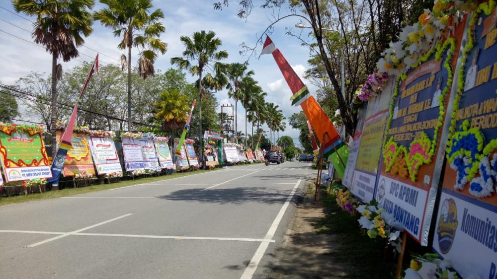 Karangan Bunga Banjiri Rumah Jabatan Wali Kota Bontang