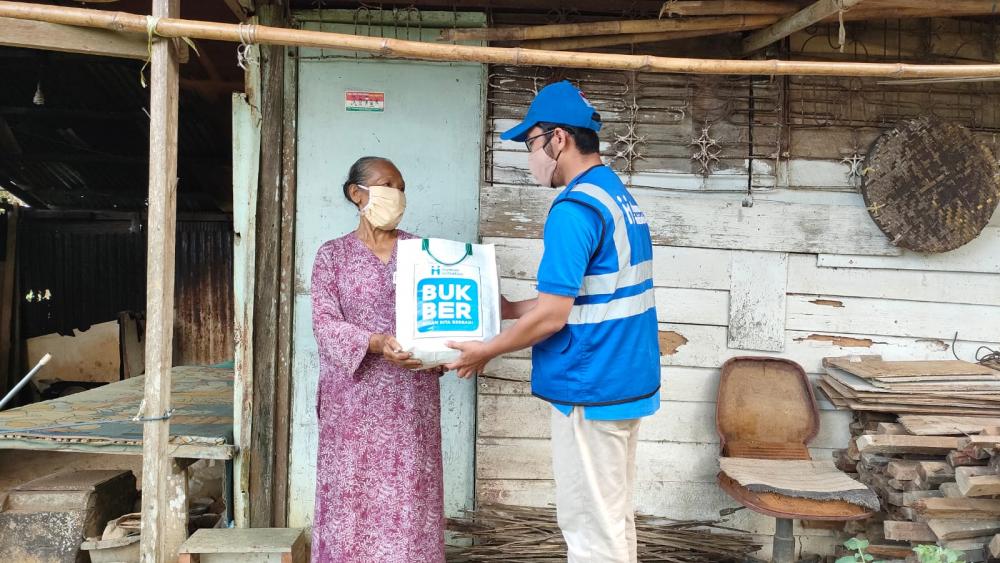 Human Initiative  Bontang Salurkan Ratusan Ifthar dan  Bingkisan Ramadhan