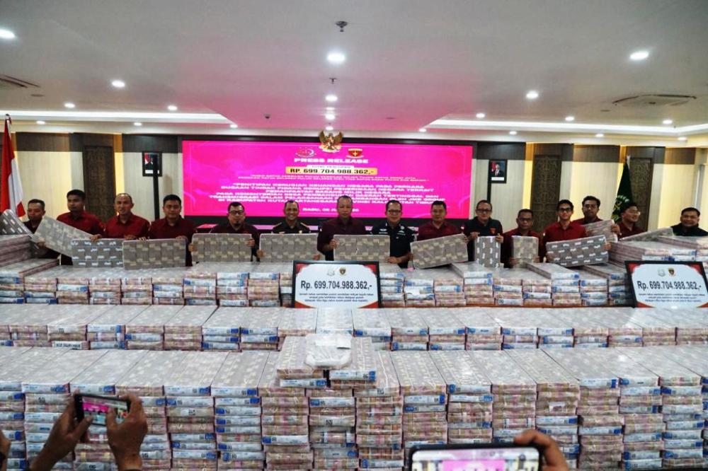 Rp6,8 Triliun Raib akibat Korupsi Tambang Transmigrasi Kukar, Tujuh Terdakwa Resmi Disidang