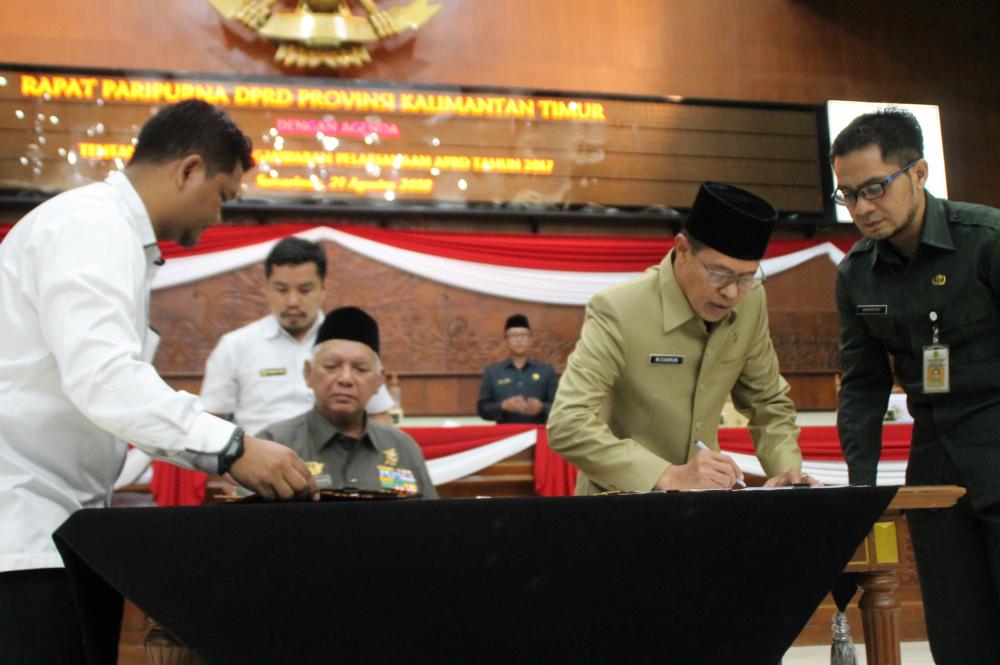 Melalui Paripurna, DPRD Kaltim Setujui Pengunduran Diri Gubernur