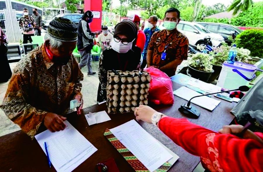 Kelurahan Bontang Baru Salurkan BLT Bagi Warga Terdampak Covid-19