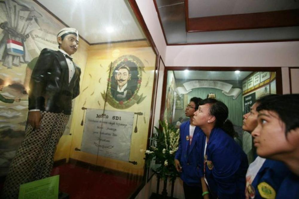 Tirto Adhi Soerjo dan Jalan Sunyi Seorang Pelopor Pers Nasional