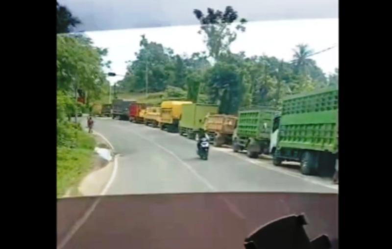 Viral Antrean BBM di Balikpapan Mengular 5 Km, Sopir Truk Keluhkan Batasan 120 Liter