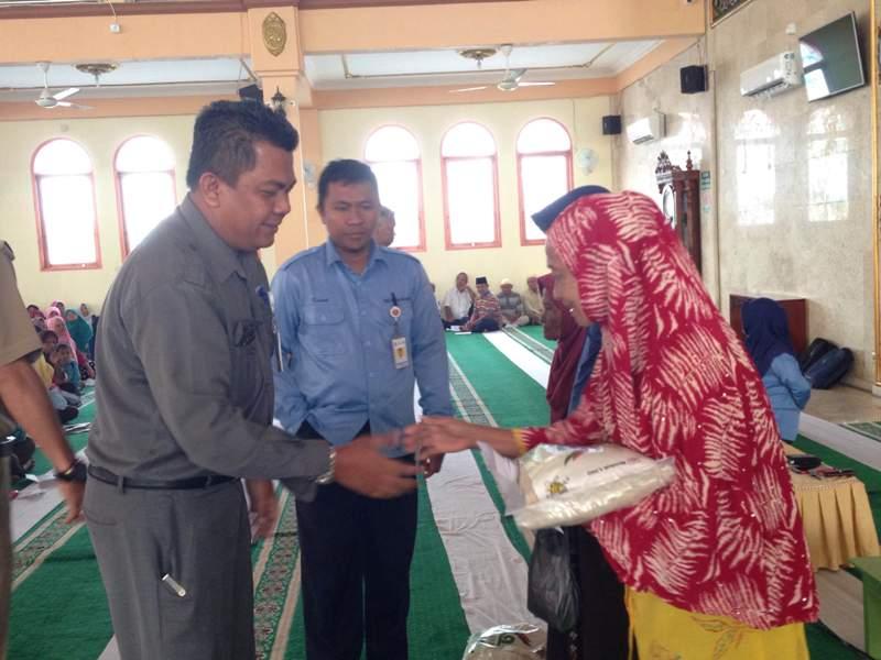 RIBUAN MUSTAHIK DI BONTANG SELATAN, DAPAT PEMBAGIAN ZAKAT