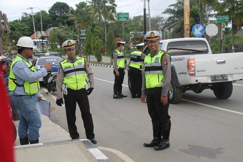 TERTIBKAN SOPIR NAKAL PERUSAHAAN, SATLANTAS GELAR RAZIA BERSAMA PAMA