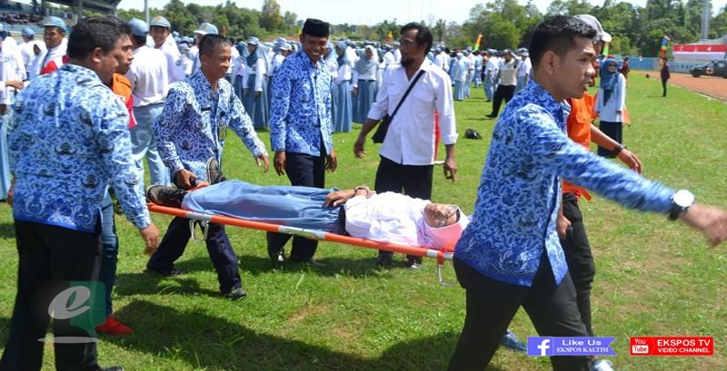 PESERTA UPACARA KEMERDEKAAN BANYAK YANG TUMBANG 
