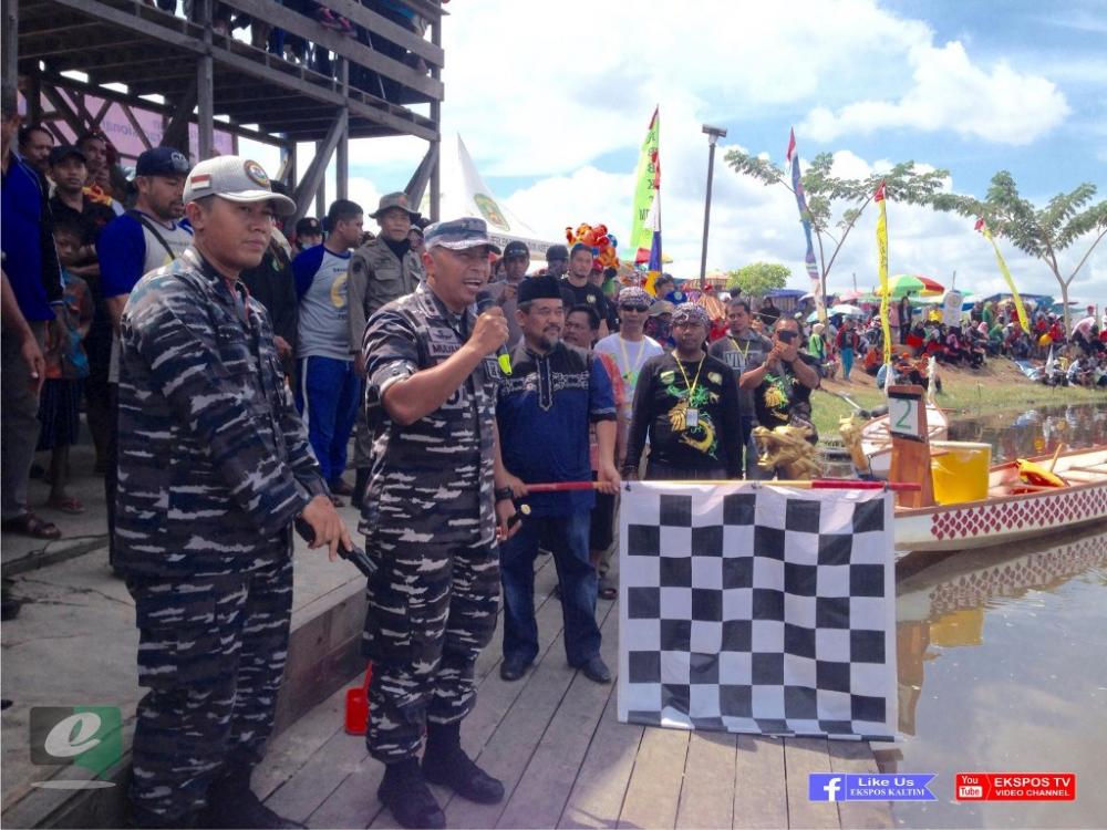 39 Personil TNI AL Kawal Pelaksanaan Pesta Adat dan Pesona Budaya Kutim 2016