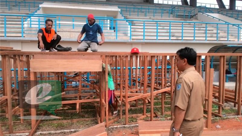 JELANG HUT RI KE 71, DISPORA BENAHI STADION TAMAN PRESTASI