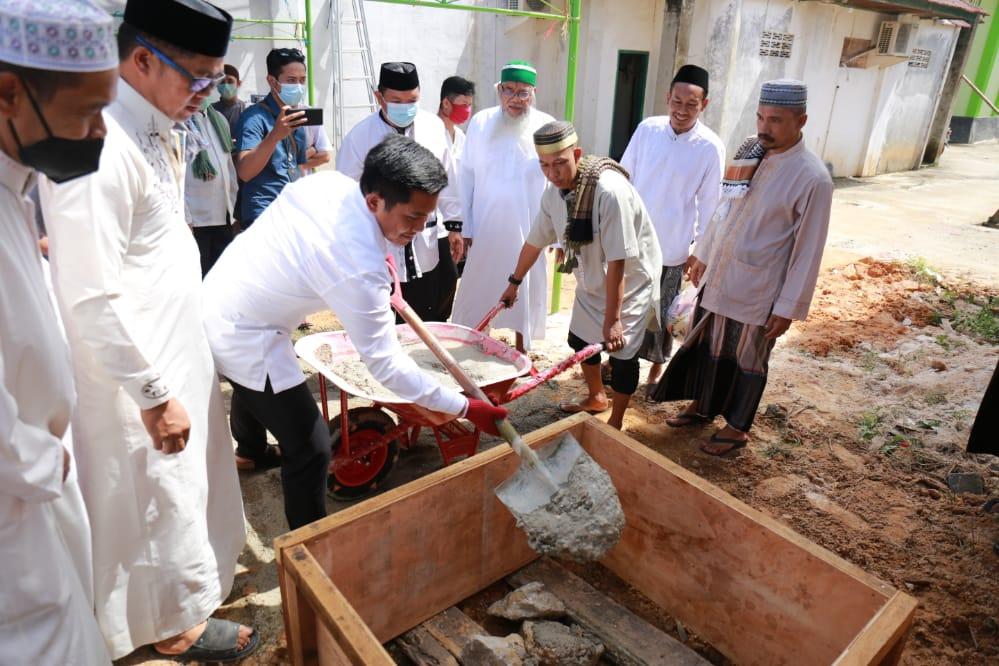 Ketua DPRD Bontang Lakukan Groundbreaking Pembangunan Masjid Baiturrahim