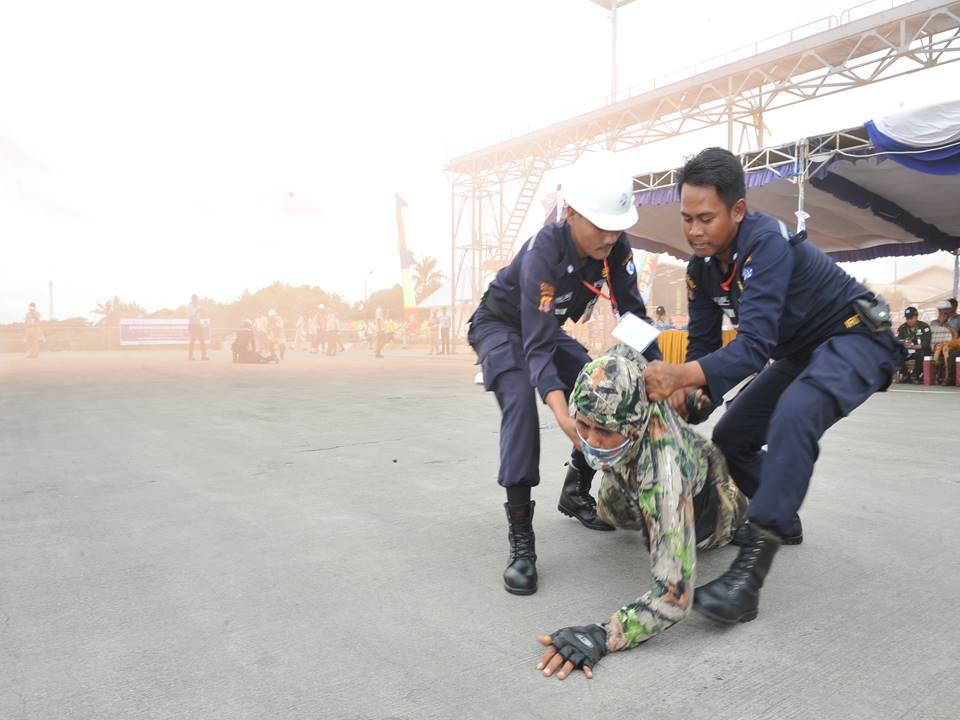 Ratusan Demonstran Duduki Pelabuhan Pupuk Kaltim