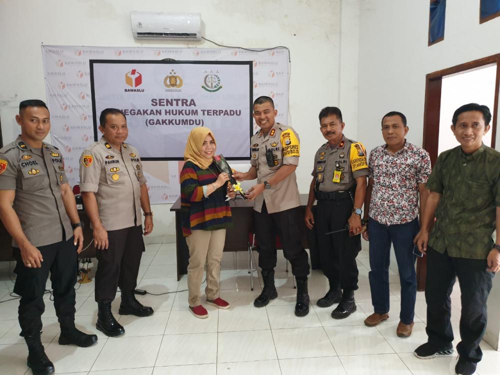 Hari Kartini, Kapolres Bone Apresiasi para Kartini Pengawal Pemilu 2019