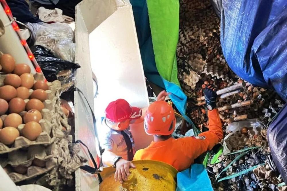 Truk Miring Tindih 4 Penumpang di Pelabuhan Semayang, 3 Tewas