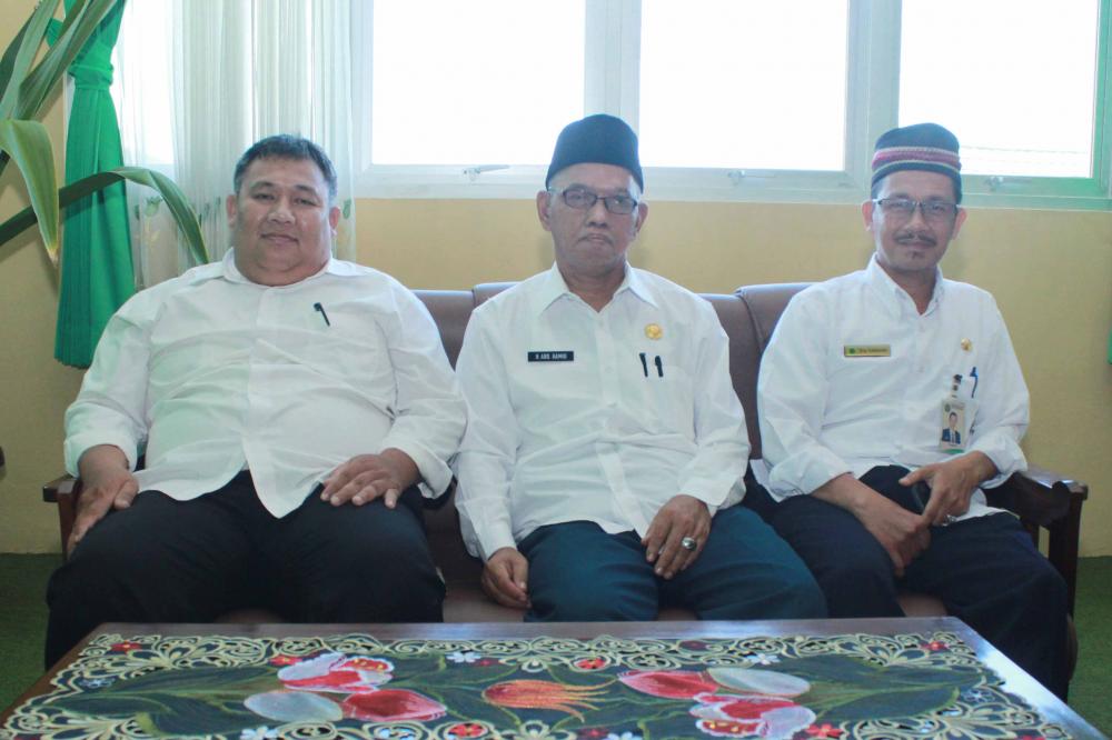 KEMENAG BONTANG KECAM AKSI PENCAMBUKAN SANTRI DI PESANTREN SUBULANA