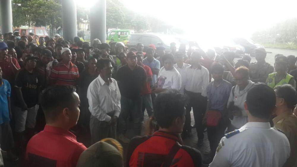 Ratusan Angkot di Samarinda Mogok, Demo di Kantor Dishub