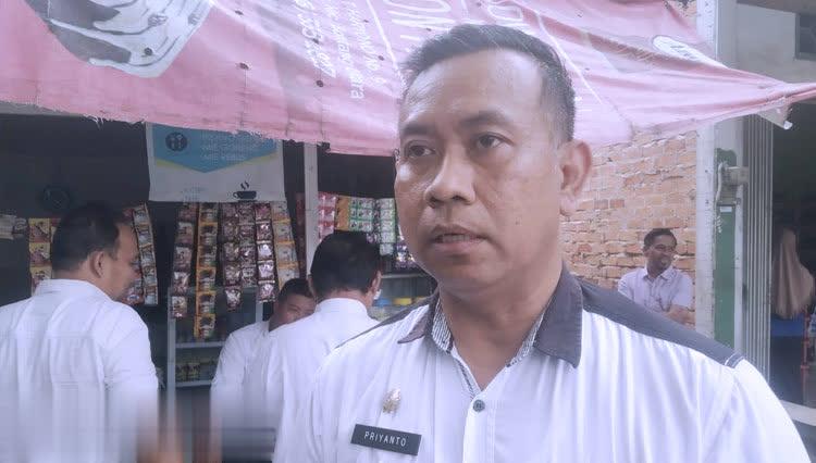 Camat Bontang Utara Dampingi Wali Kota Salurkan Bantuan Untuk Korban Kebakaran