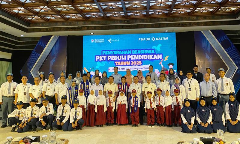 PKT Salurkan Beasiswa, Tegaskan Komitmen Peduli Pendidikan di Bontang