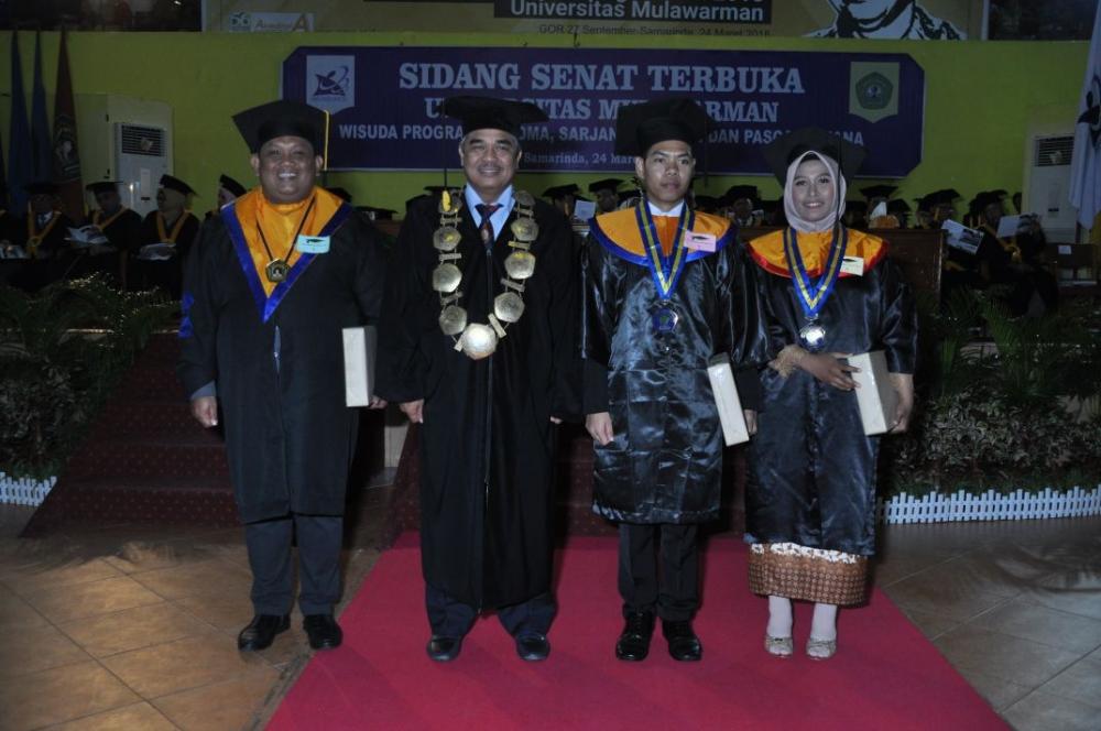 Membanggakan! Legislator Kutim Ini Raih Gelar Magister dengan Predikat Cumlaude 