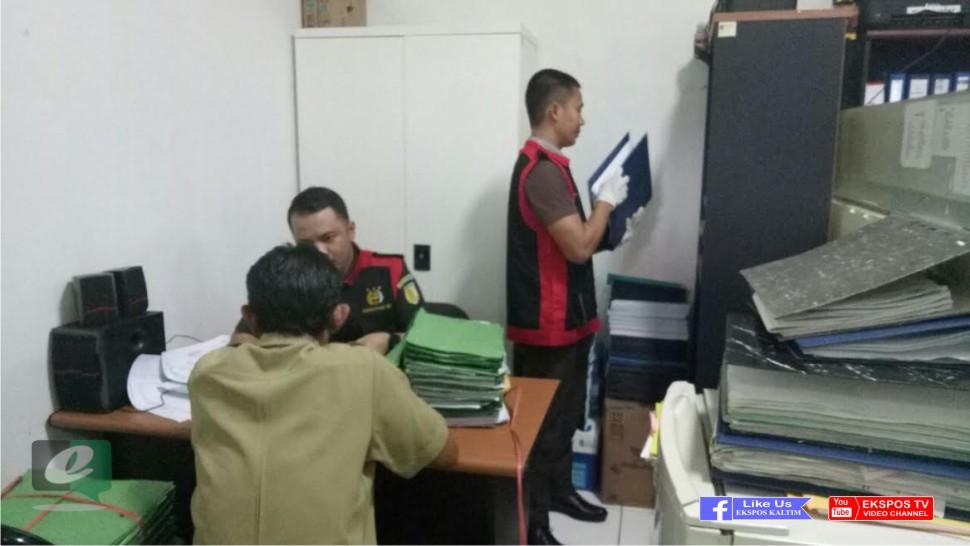 Kejari Sangatta Sita Sejumlah Dokumen di Kantor Distanak Kutim