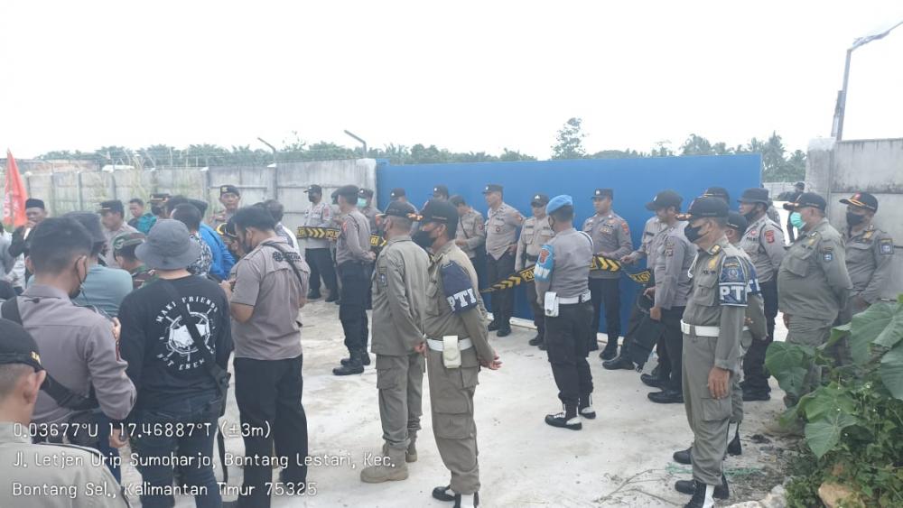 20 Personel Satpol PP Bontang Siaga Kawal Demo di PT MDP Teluk Kadere