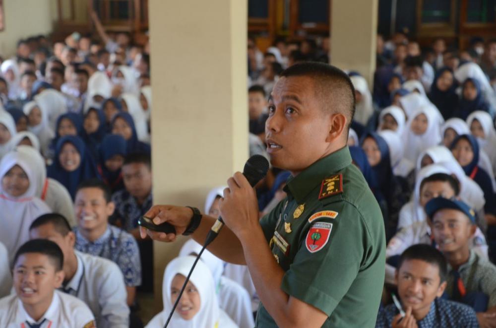 Lewat MPLS, Dandim 1407/Bone Memotivasi Siswa Baru Jadi Pribadi Positif