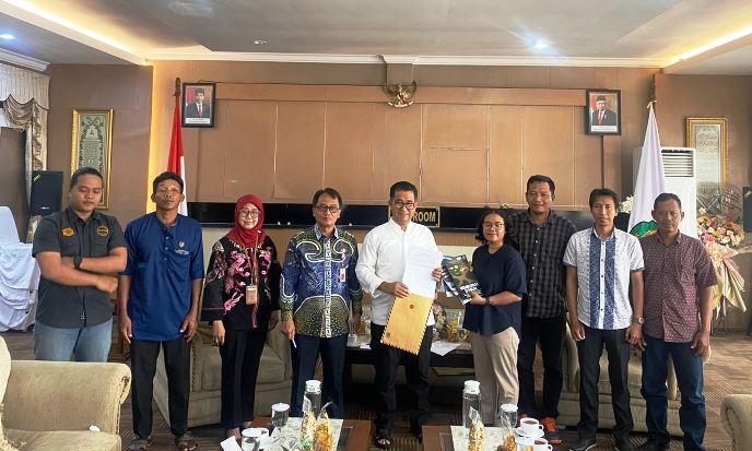 Selamatkan Bukit Biru Bergaung di Kegubernuran Kaltim! 