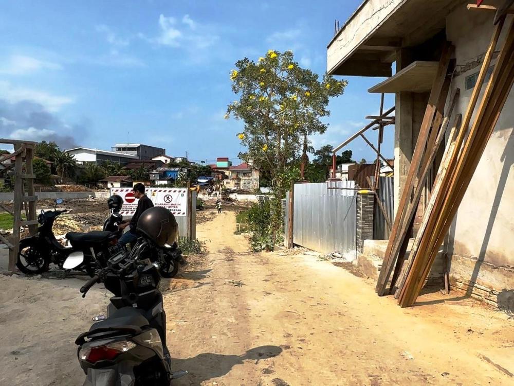 Debu Menebal di Sekitar Polder Tanjung Laut, Warga Khawatir Kesehatan Anak
