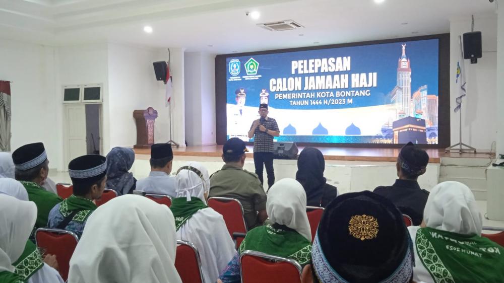 Lepas CJH Bontang, Wawali Basri Pesan Untuk Saling Menjaga 