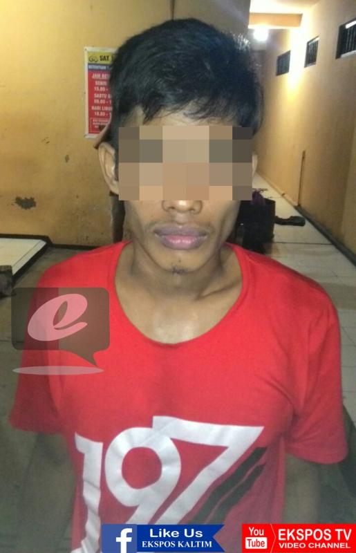 KEDAPATAN BAWA BADIK, PEMUDA INI DIGELANDANG POLISI