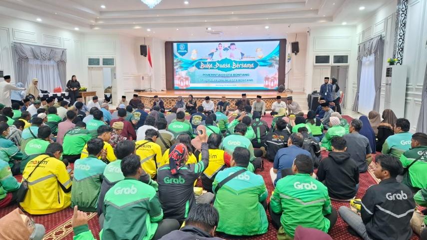 Bukber Bareng Ojol, Wali Kota Neni Janjikan Shelter dan Jas Hujan untuk Pengemudi di Bontang