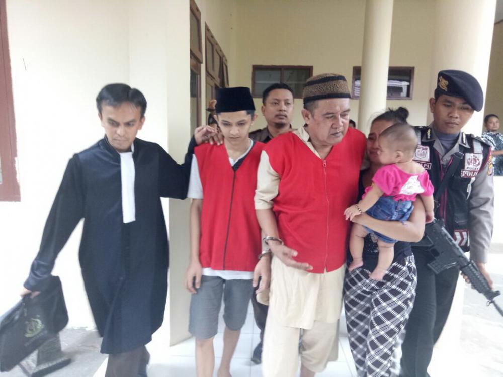 Divonis Seumur Hidup, Suwardi Bimbang, Keluarga Histeris