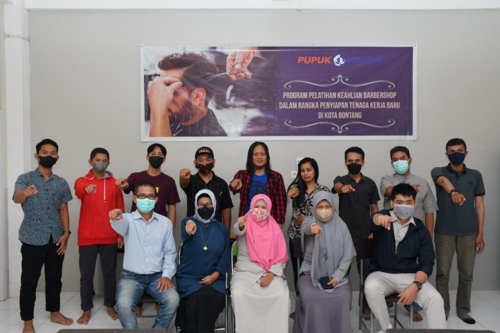 Gelar Pelatihan Barbershor, PKT Ciptakan Peluang Usaha Mandiri Bagi Pemuda Bontang 