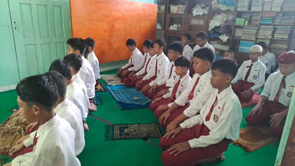 Perkuat Karakter Siswa, SDN 001 Bontang Selatan Terapkan Salat Duha Sebelum Belajar