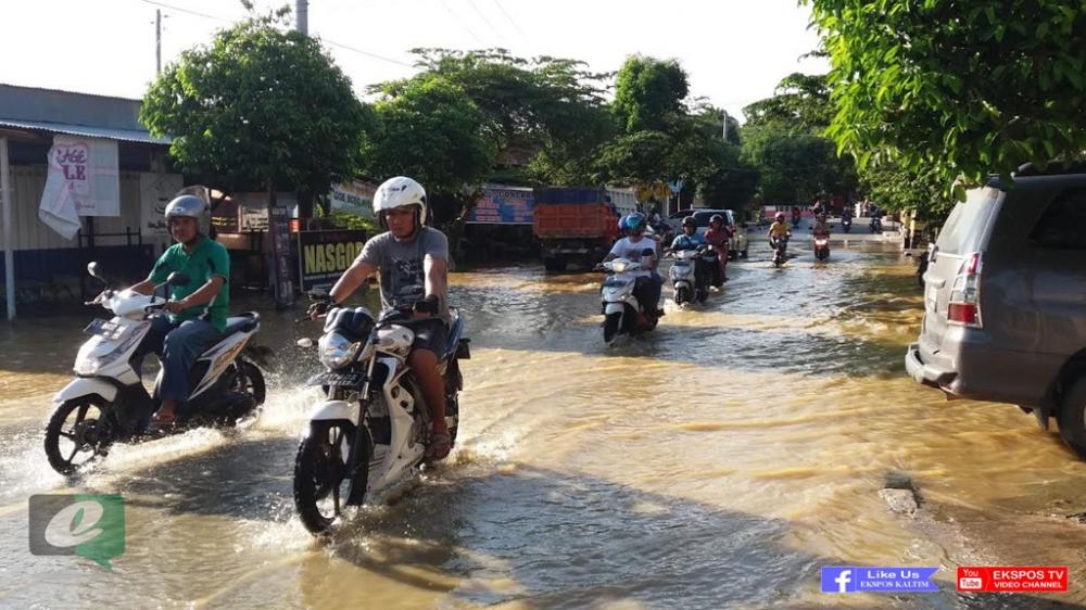 Air Sungai di Jalan Imam Bonjol Kembali Meluap ke Jalan
