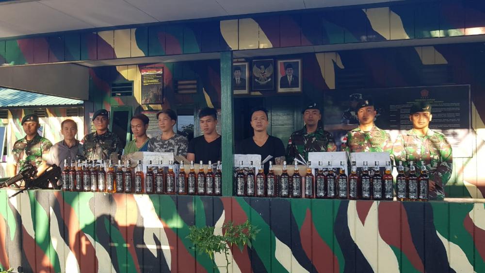 Satgas Raider 613 Raja Alam Amankan 2295 Botol Miras Ilegal dari Malaysia